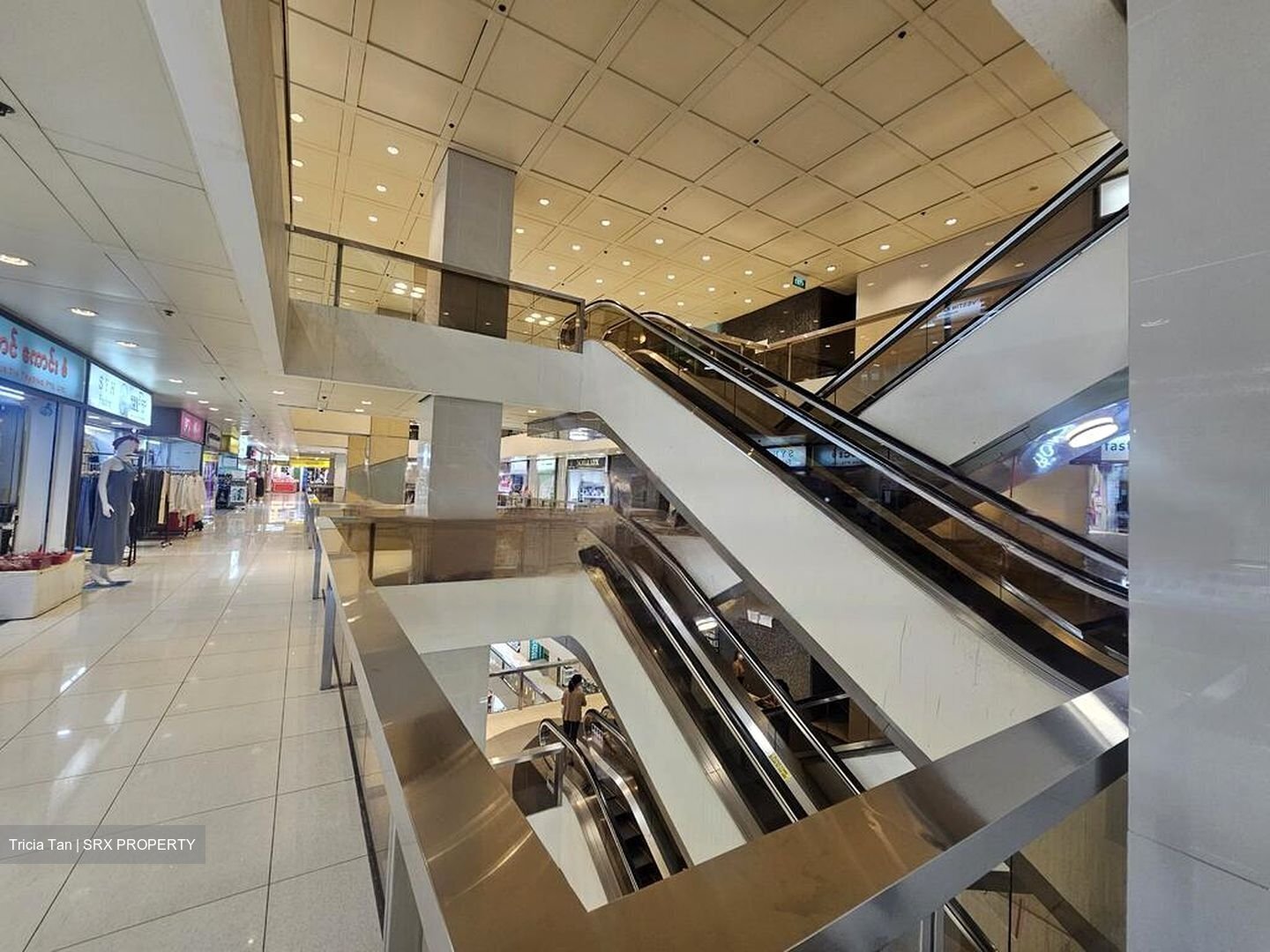 Peninsula Plaza (D6), Retail #456942951